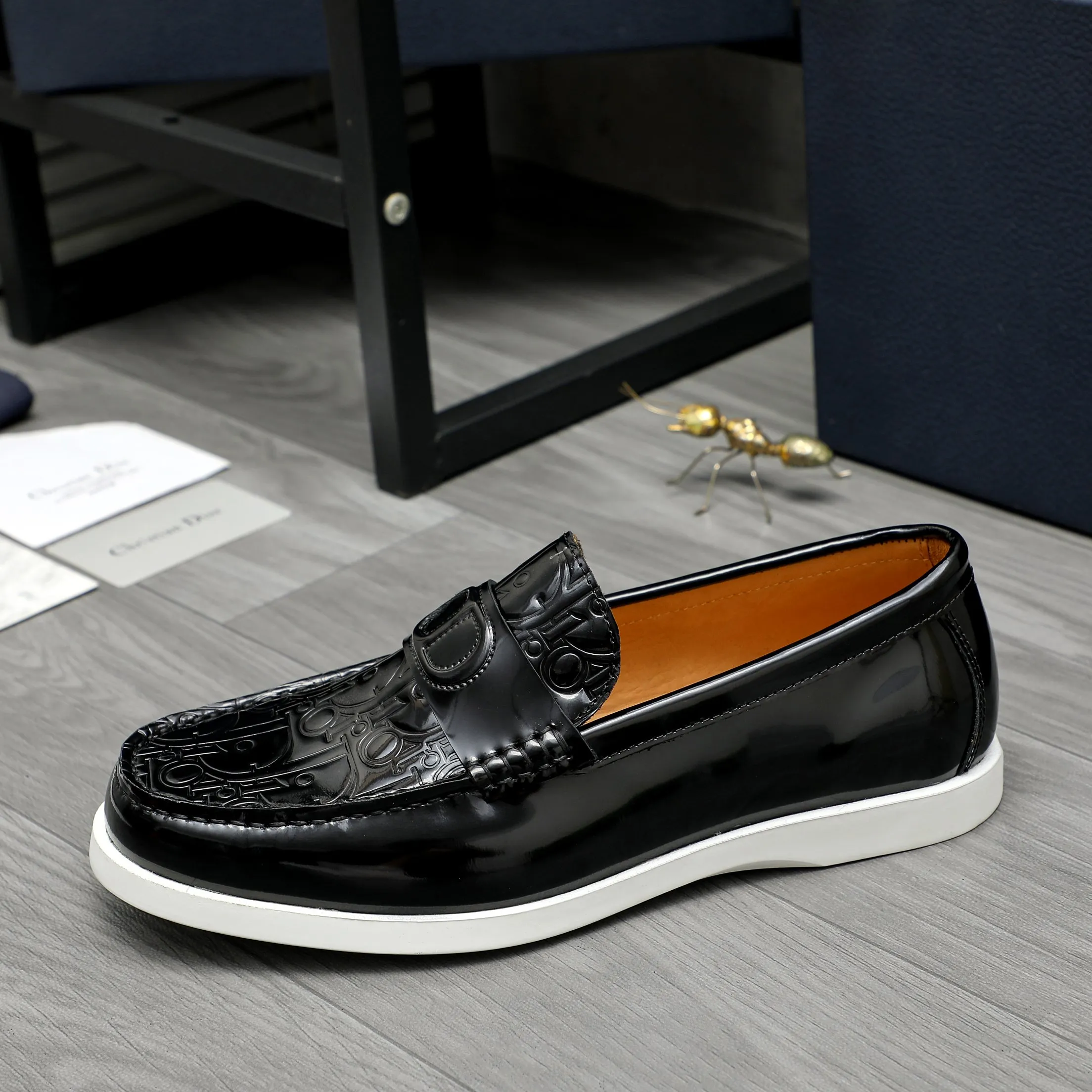 Men's shoes 💰460 Product trademark: Dior "Dior" casual slip-on leather shoes Regular size: 39-44 Product material: Selected pearlescent cowhide embossed upper, cowhide lining, rubber outsole